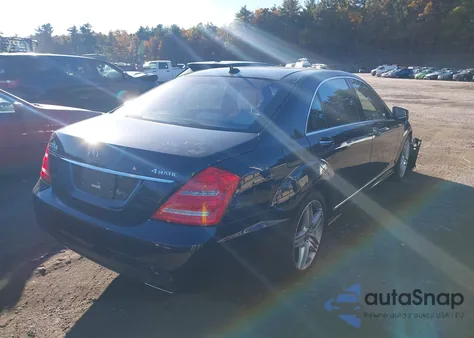 2013 Mercedes-Benz S 550 4Matic z USA, uszkodzony, nr VIN WDDNG9EB4DA526668